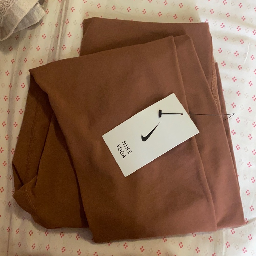 COPY - NIKE LUXE YOGA PANTS 7/8